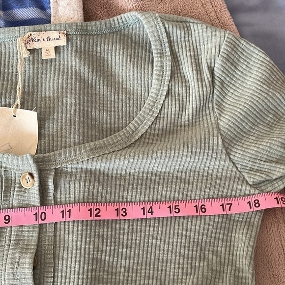 Hem & Thread Women’s Sage Scoop Neck Top With Buttons Size Medium NEW - Picture 7 of 8